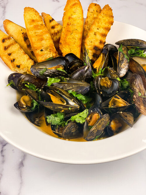 Champagne-Red Thai Curry Steamed Mussels